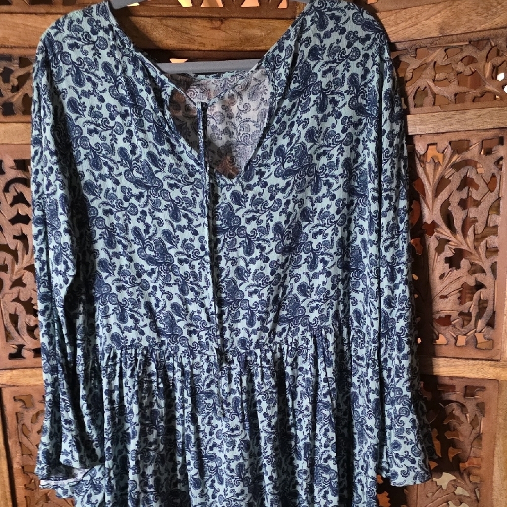 Wonderly Blue and Green Floral Blouse - Picture 4 of 5